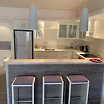 아파트 Three Bedroom Modern Flat 아이아 나파