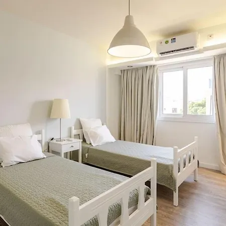 아파트 Three Bedroom Modern Flat 아이아 나파