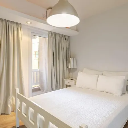 Three Bedroom Modern Flat 아파트 아이아 나파
