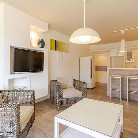 Lägenhet Three Bedroom Modern Flat *