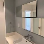 Three Bedroom Modern Flat דירה איה נאפה