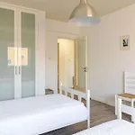 Three Bedroom Modern Flat דירה איה נאפה