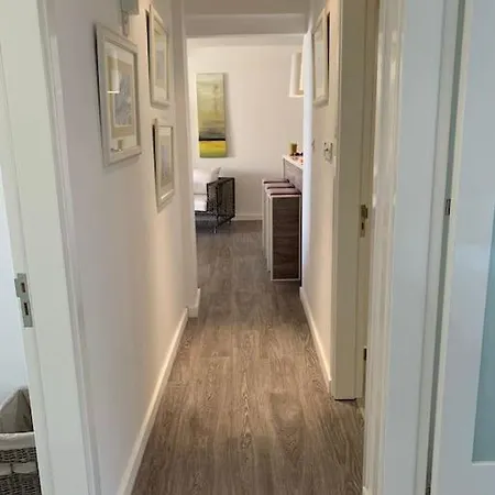 Three Bedroom Modern Flat شقة أيا نابا