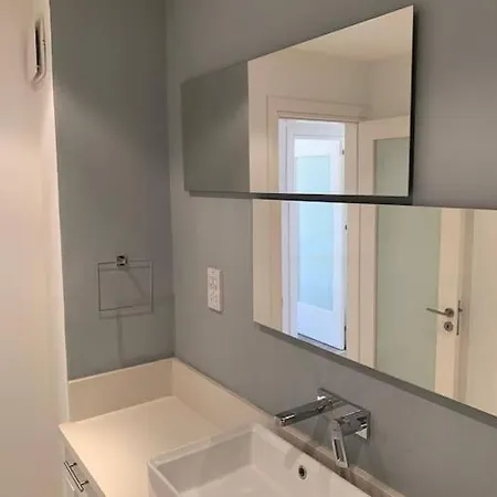 Three Bedroom Modern Flat شقة أيا نابا