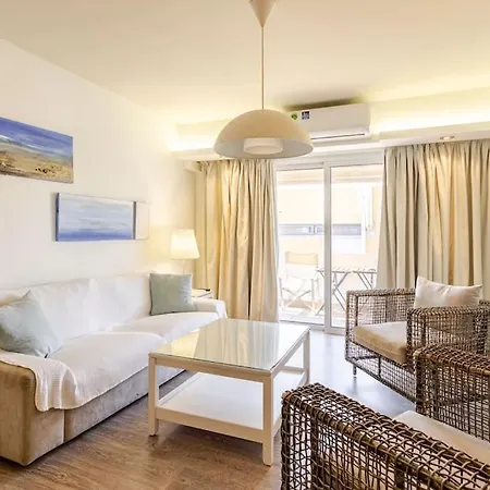 شقة Three Bedroom Modern Flat