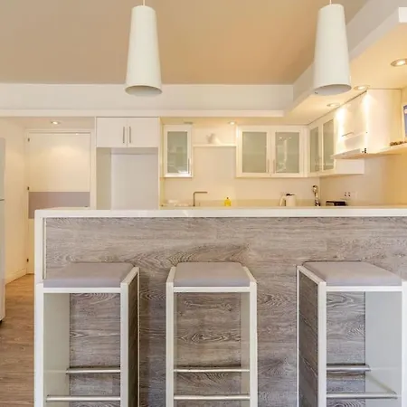 דירה Three Bedroom Modern Flat