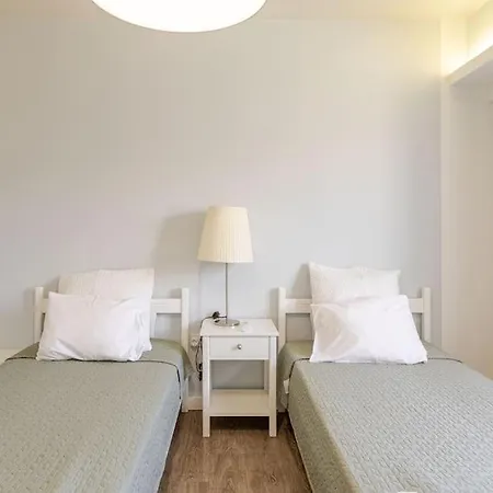 דירה Three Bedroom Modern Flat *