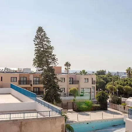 Three Bedroom Modern Flat شقة أيا نابا