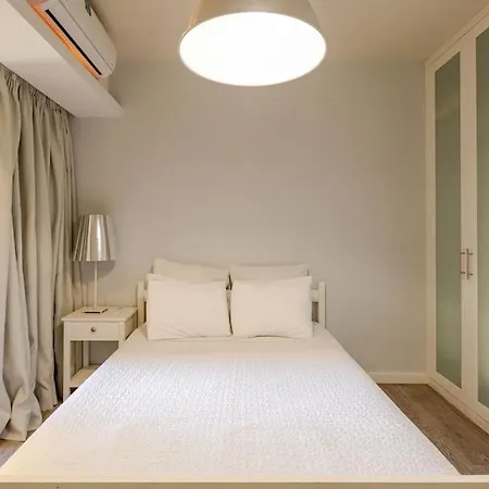 Three Bedroom Modern Flat *