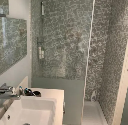 Three Bedroom Modern Flat アパート *