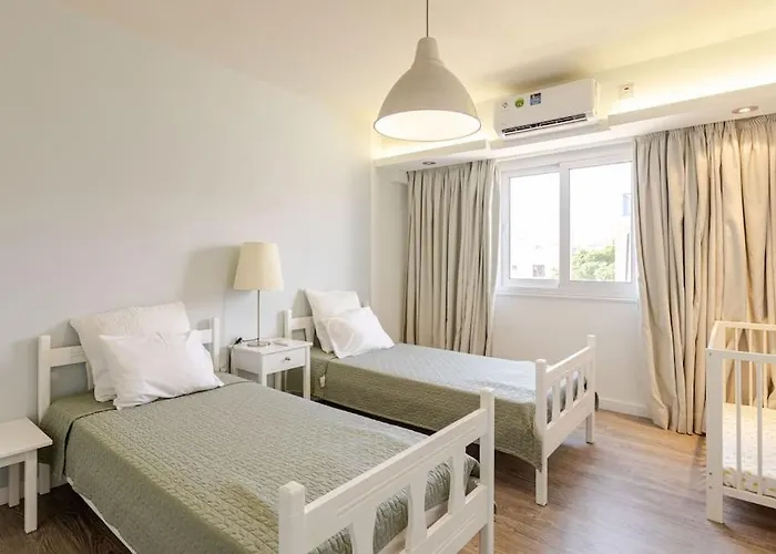 アパート Three Bedroom Modern Flat アヤナパ