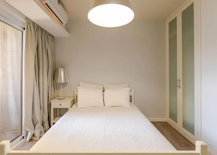 Three Bedroom Modern Flat *