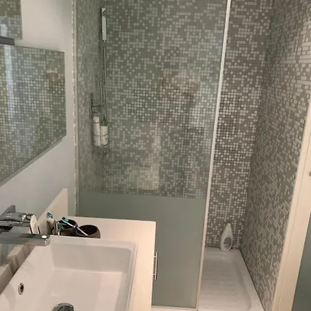 Three Bedroom Modern Flat Lägenhet *