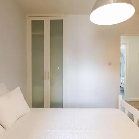 Three Bedroom Modern Flat Lägenhet