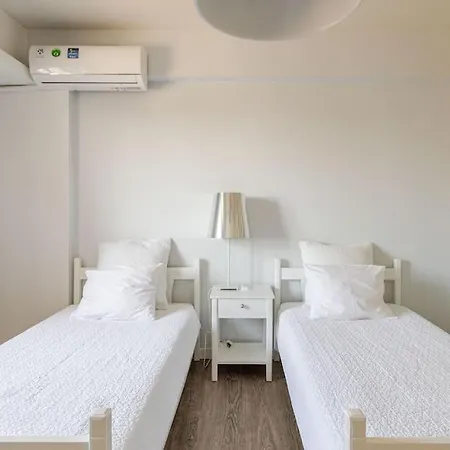 Three Bedroom Modern Flat *