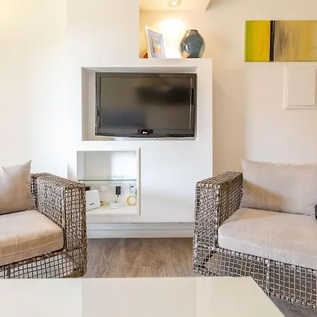 Three Bedroom Modern Flat Lägenhet