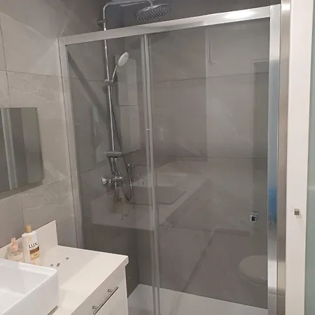 Lägenhet Three Bedroom Modern Flat *