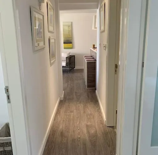 Three Bedroom Modern Flat 公寓 圣纳帕