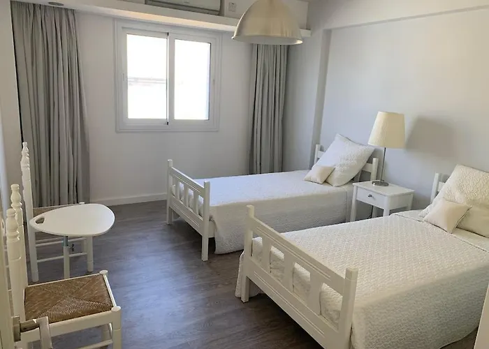 Three Bedroom Modern Flat 圣纳帕