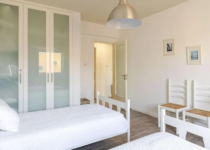 Three Bedroom Modern Flat 公寓 圣纳帕