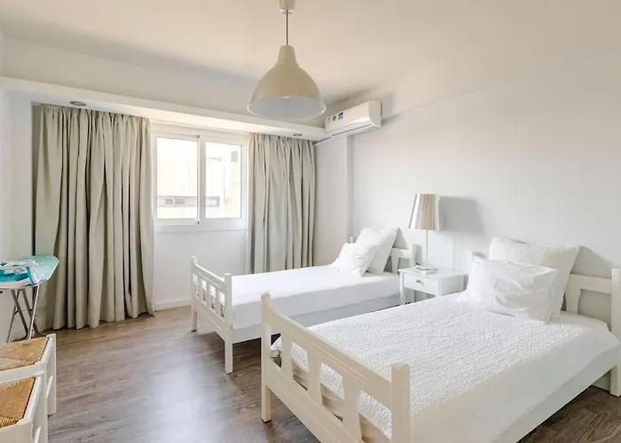 Three Bedroom Modern Flat 圣纳帕