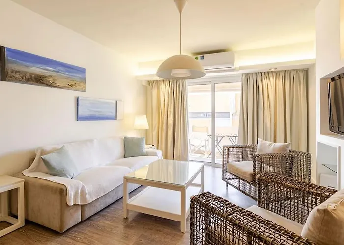 公寓 Three Bedroom Modern Flat