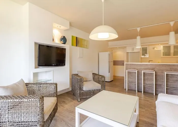 公寓 Three Bedroom Modern Flat *