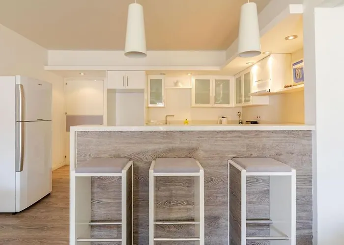 公寓 Three Bedroom Modern Flat