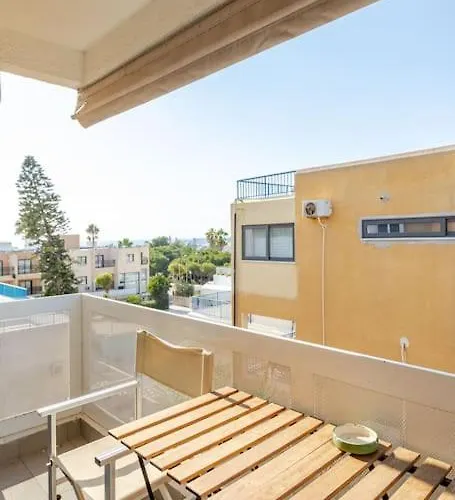 Three Bedroom Modern Flat 圣纳帕