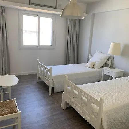 Three Bedroom Modern Flat 圣纳帕
