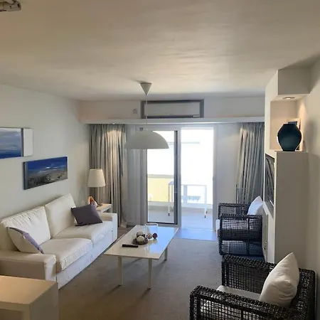 Three Bedroom Modern Flat * 圣纳帕