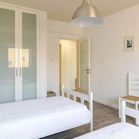 Three Bedroom Modern Flat 公寓 圣纳帕
