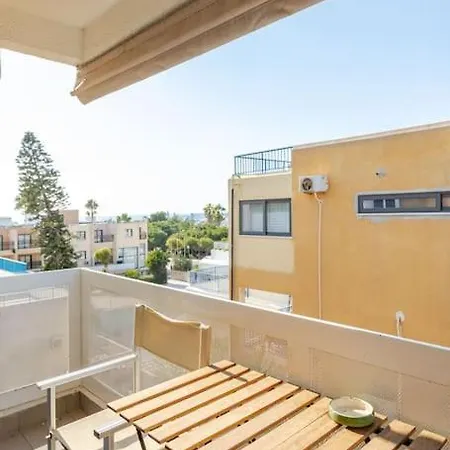 Three Bedroom Modern Flat 圣纳帕